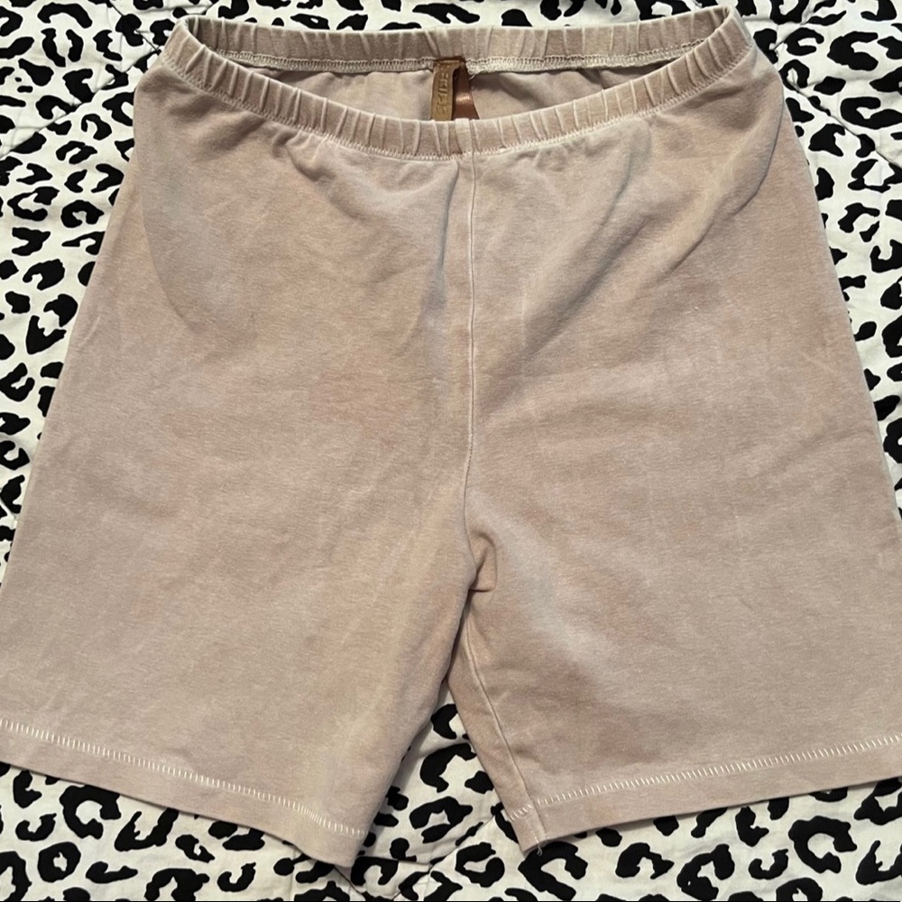 Skims outdoor biker shorts in great condition!